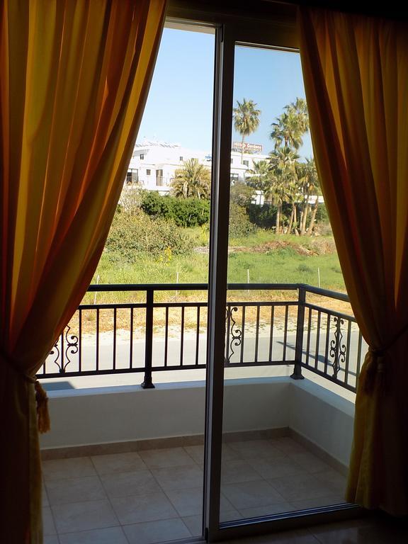 Kyriakos Court Paphos Exterior foto
